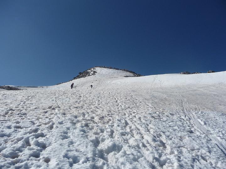 Aneto 041.jpg - La pas de Mahomet est juste en haut. On y aperçoit pas mal de monde